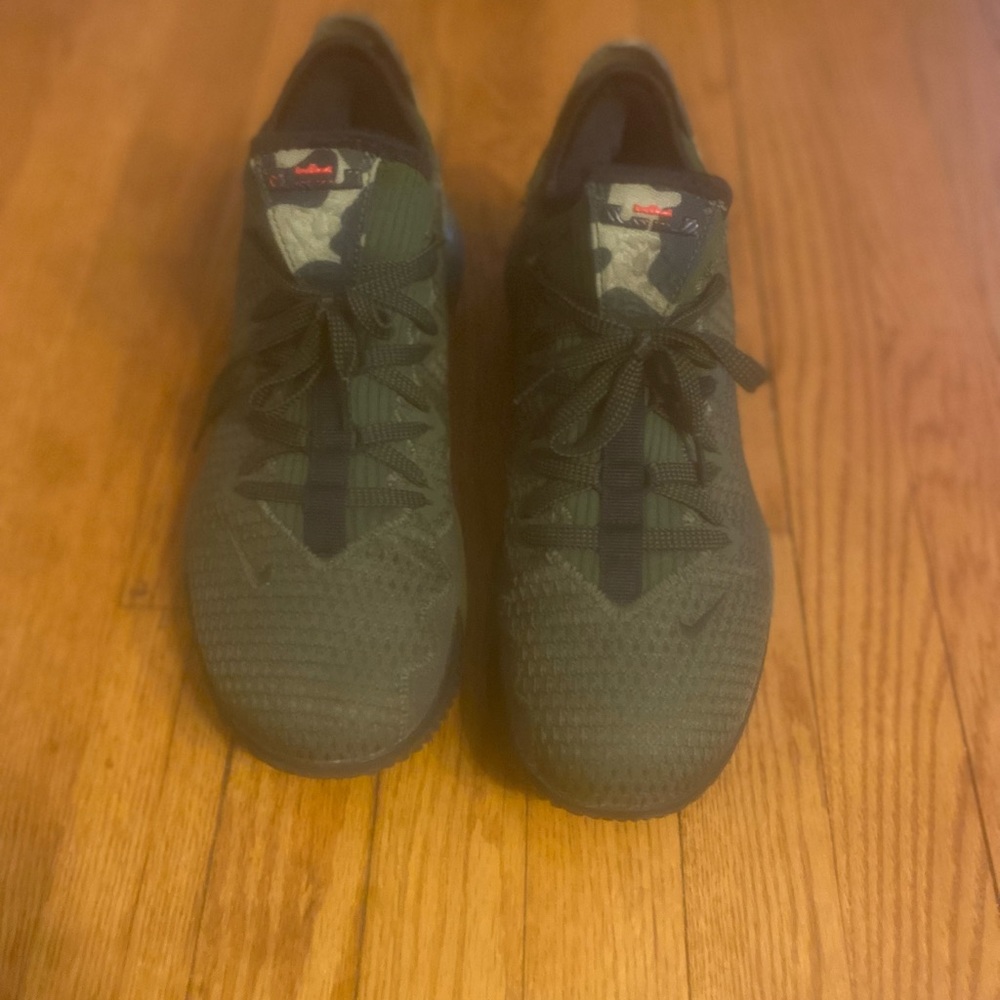 Men LeBron James sneakers